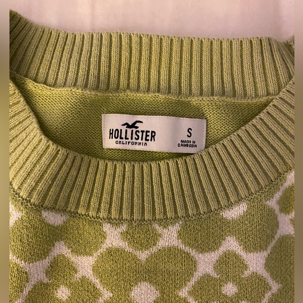 Hollister Cropped Sweater ( size S)